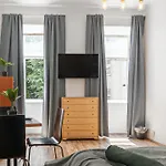 Modern 1Br Apt Tv & Wifi, Well Connected