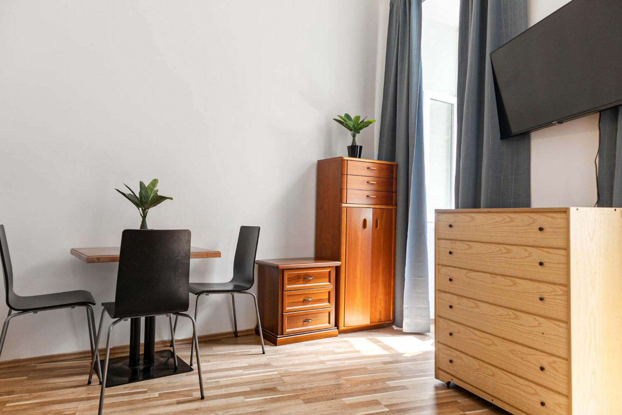 Modern 1br Tv & Wifi, Well Connected Apartment *