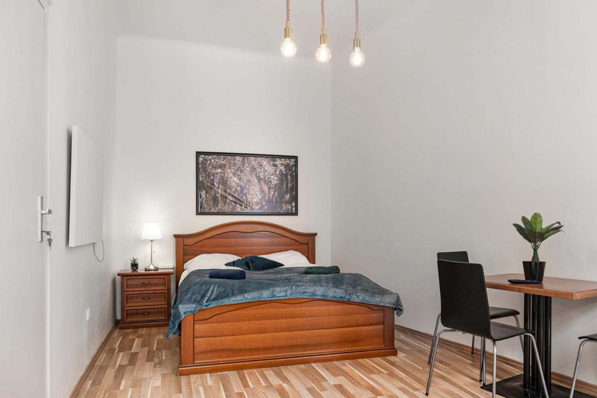Modern 1br Tv & Wifi, Well Connected *